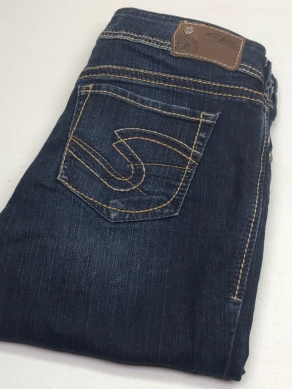 LIKE NEW SILVER SUKI SLIM JEANS 28x31 ⭐️
